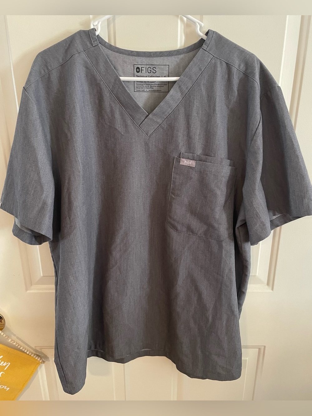 Men’s FIGS Leon scrub top